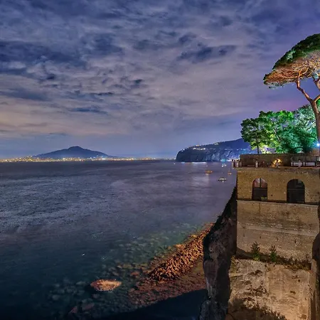 - Galidia Villa Sorrento